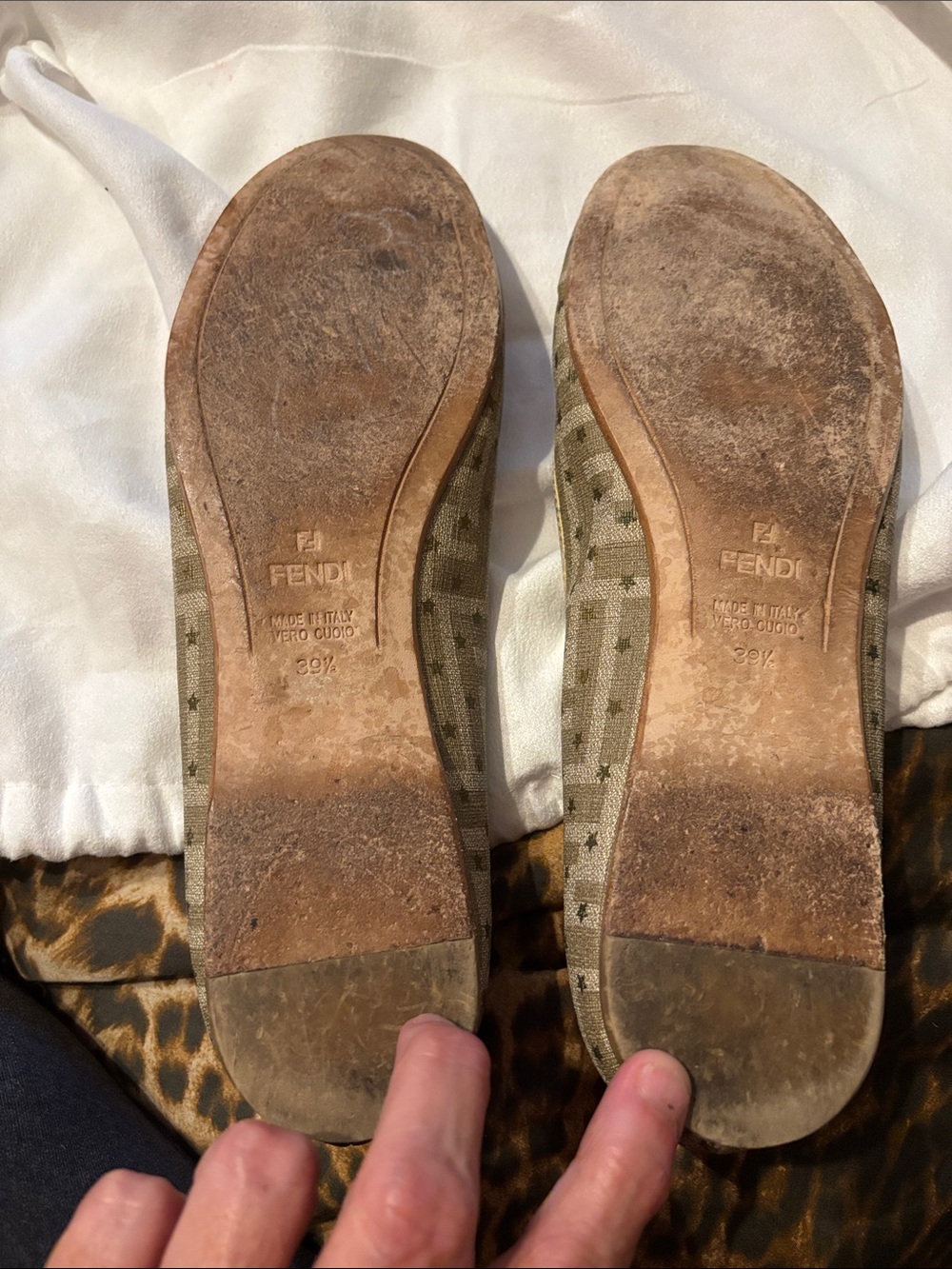 Fendi Beige Monogram Ballet Flats with Metallic Bow Charm size 39.5 - Picture 5 of 8